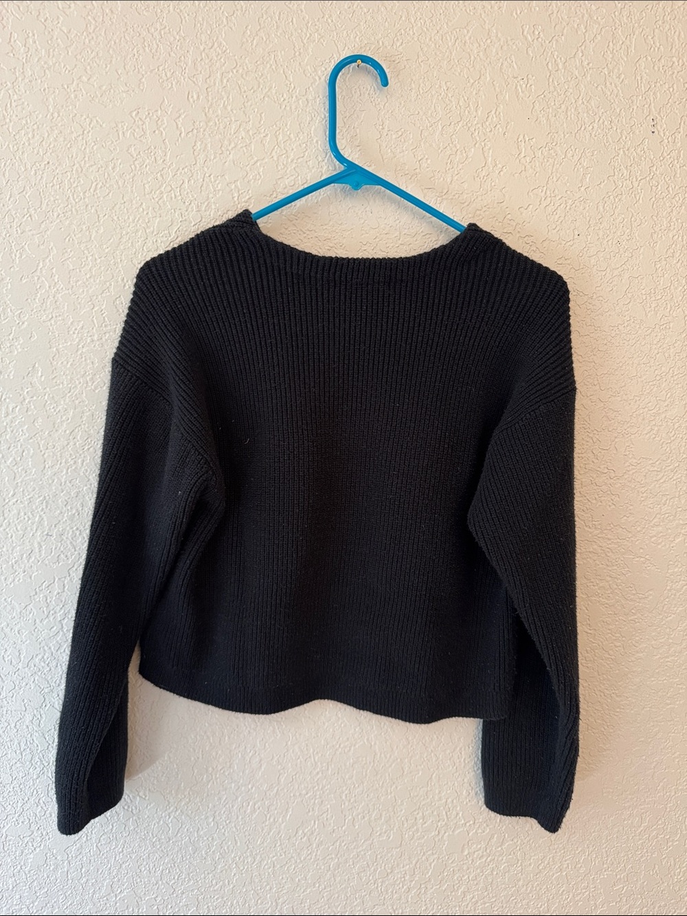 Uniqlo V-Neck Sweater - Picture 3 of 4